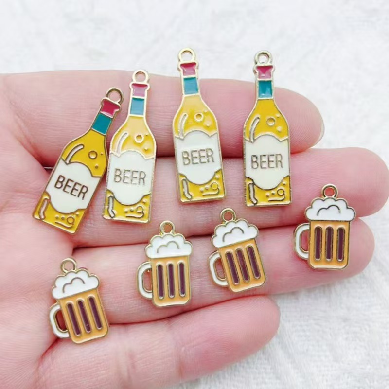 Beer & Wine Jockey Plaza Shopping - 20 個合金ドリップオイルビールガラスボトル漫画ドリップオイル小さなペンダントクリエイティブ DIY 手作りブレスレットネックレスアクセサリー